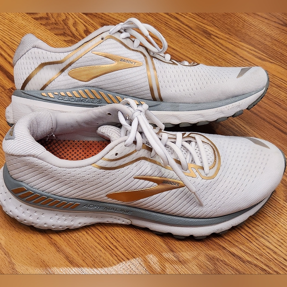 Brooks Adrenaline GTS 20 Womens Size 9.5 Shoes